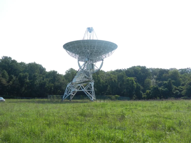 Outdoor radar dish field service